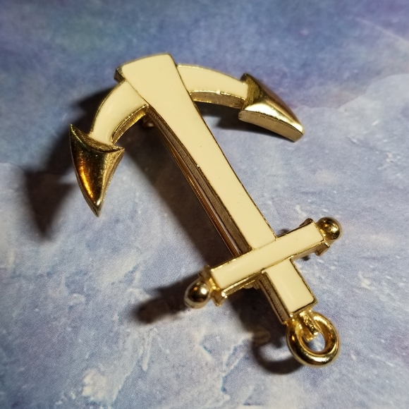 Relisted -Vintage anchor brooch ship ocean nautical pin ivory white gold tone - Picture 7 of 8